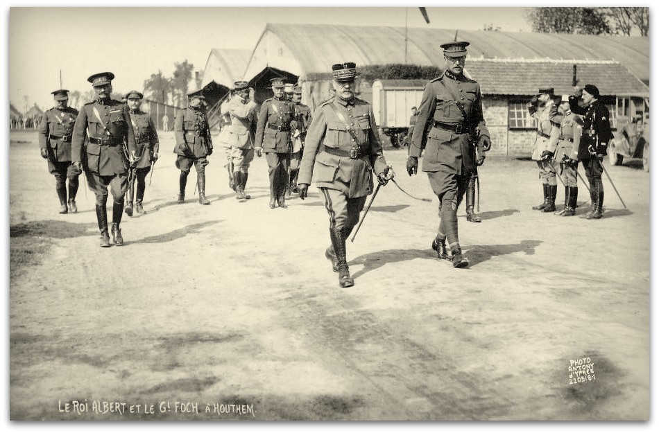 HOUTEM " Le Roi Albert et le general Foch à Houthem "